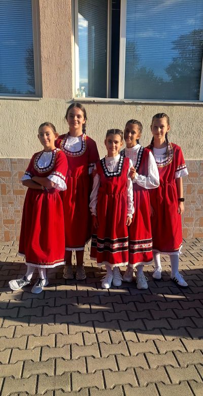 Честит първи учебен ден и на добър час от ОУ „Чудомир“ – гр. Казанлък