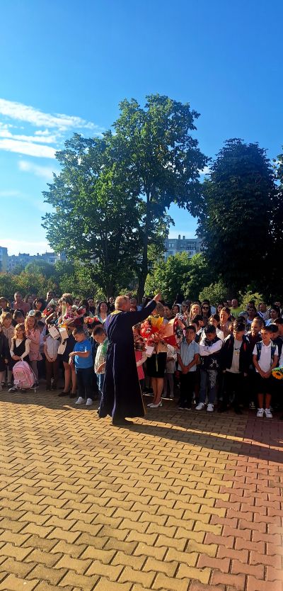 Честит първи учебен ден и на добър час от ОУ „Чудомир“ – гр. Казанлък