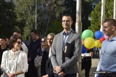 Директорът на ПХГ “Св. Св. Кирил и Методий“: Днес нашата гимназия отваря врати за 143-ри път, за да посрещне своите възпитаници