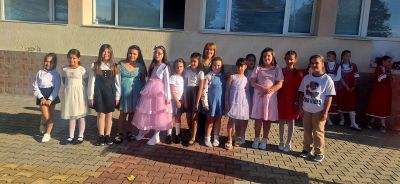 Честит първи учебен ден и на добър час от ОУ „Чудомир“ – гр. Казанлък