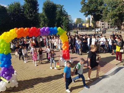 Честит първи учебен ден и на добър час от ОУ „Чудомир“ – гр. Казанлък