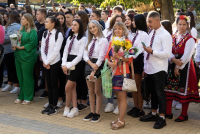 81 осмокласници прекрачиха прага на ПГЛПТ за Новата учебна година