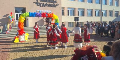 Честит първи учебен ден и на добър час от ОУ „Чудомир“ – гр. Казанлък