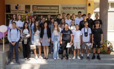 81 осмокласници прекрачиха прага на ПГЛПТ за Новата учебна година / Новини от Казанлък