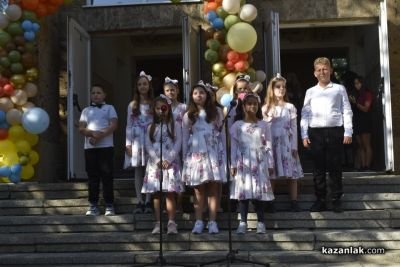 Звънецът бие отново: ОУ “Мати Болгария“ тържествено посрещнаха начало на новата учебна година