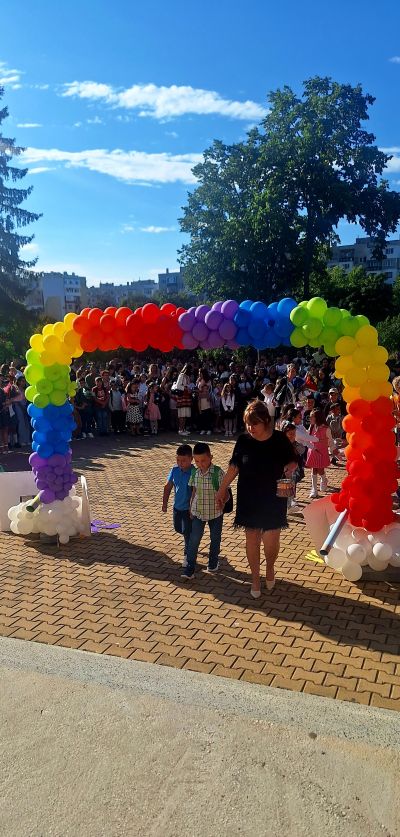 Честит първи учебен ден и на добър час от ОУ „Чудомир“ – гр. Казанлък