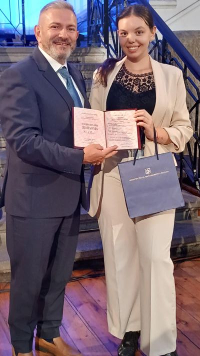 Цвети Пагелска от ПГ по лека промишленост и туризъм получи почетно отличие „Национална диплома“