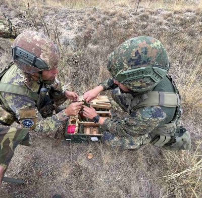 Съвместни занятия по инженерна подготовка с военнослужещи от България и Италия се проведоха на УЦ „Тюлбе“ в Казанлък 