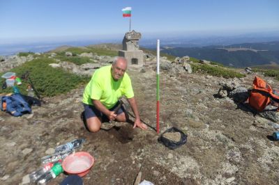 Планинари поставиха нов панорамен кръг на връх Мазалат