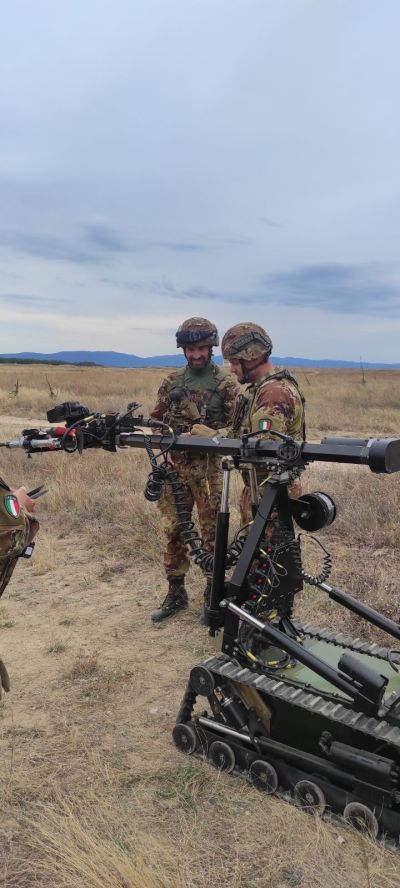 Съвместни занятия по инженерна подготовка с военнослужещи от България и Италия се проведоха на УЦ „Тюлбе“ в Казанлък 