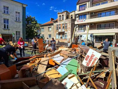 ПХГ „Св. Св. Кирил и Методий“ се включи в кампанията „Да изчистим България заедно“, давайки ценен урок по отговорност и съпричастност