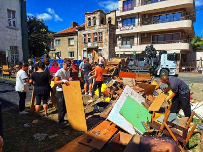 ПХГ „Св. Св. Кирил и Методий“ се включи в кампанията „Да изчистим България заедно“, давайки ценен урок по отговорност и съпричастност