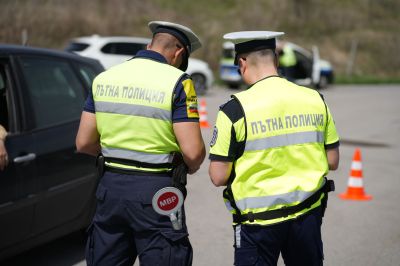 Пипнаха 35-годишен шофьор в Казанлък, седнал зад волана с почти 2 промила алкохол / Новини от Казанлък