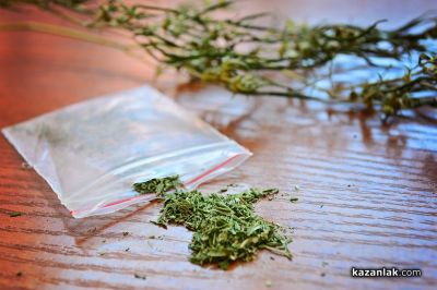 В ходе проверок в регионе изъяты марихуана и метамфетамин / Новости из Казанлыка