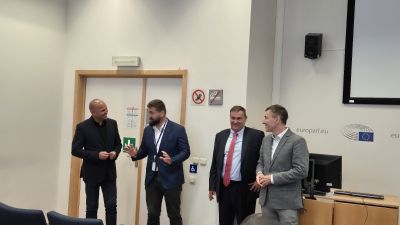 В качеството си на зам. председател на Асоциацията на кметовете от европейските градове с производство на етерични масла, кметът на Казанлък проведе работни срещи в Брюксел 