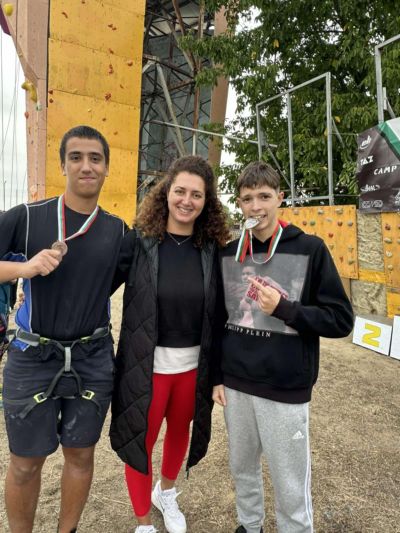 Учениците на ПГЛПТ станаха отборен шампион по спортно катерене на общинското първенство