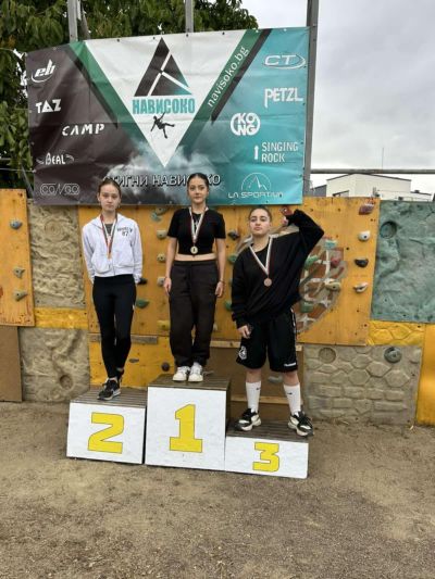 Учениците на ПГЛПТ станаха отборен шампион по спортно катерене на общинското първенство