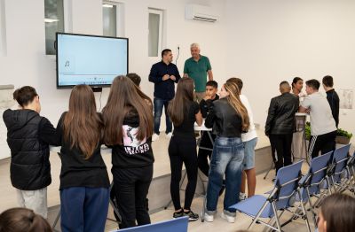 С тематично състезание в ПГЛПТ отбелязаха Европейският ден на езиците