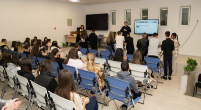 С тематично състезание в ПГЛПТ отбелязаха Европейският ден на езиците / Новини от Казанлък