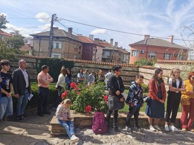 В Казанлък бе открита изложбата от Националния конкурс за рисунка и фотография „Нарисувай стих“