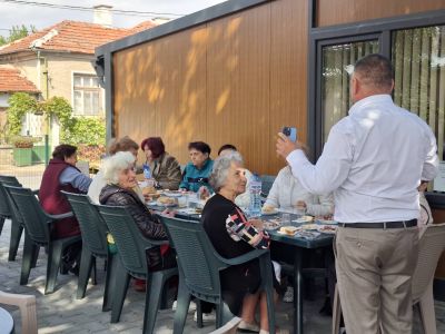 Кметът Иса Бесоолу и павелбанските пенсионери отпразнуваха заедно Международния ден на възрастните хора 