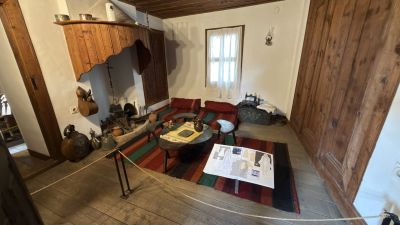 Историческият музей в Казанлък организира среща-разговор с Рафаела Рафаелова и Мариела Гемишева по повод инсталацията „Символът“