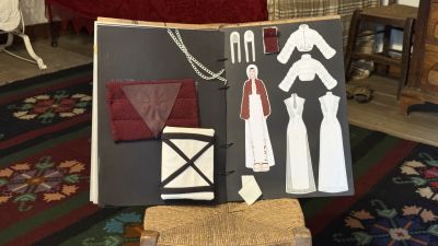 Историческият музей в Казанлък организира среща-разговор с Рафаела Рафаелова и Мариела Гемишева по повод инсталацията „Символът“