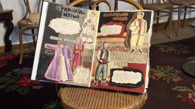 Историческият музей в Казанлък организира среща-разговор с Рафаела Рафаелова и Мариела Гемишева по повод инсталацията „Символът“