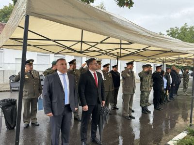 Кметът Бесоолу бе гост на празника на 61 Стрямска механизирана бригада  / Новини от Казанлък