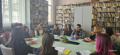 ОБ „Искра“ и ПГЛПТ с второ поредно издание на инициативата „Насаме с поезията“  / Новини от Казанлък