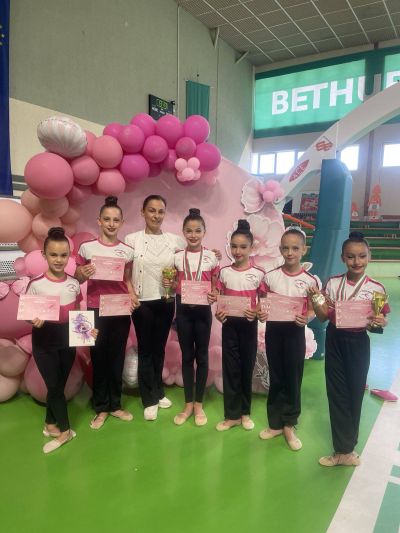 Гимнастичките от СК “Розова долина“ - Казанлък се окичиха с нови медали от два международни турнира 