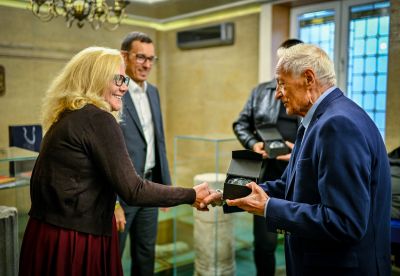 Параолимпиецът Ружди Ружди и неговия треньор Радостин Тодоров получиха награди от Столична община