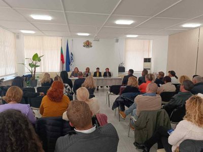 Община Павел баня бе домакин на семинар за добри практики при работа с деца с противообществени прояви / Новини от Казанлък