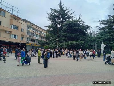 Протест: Казанлъчани в подкрепа на тормозеното дете в Каблешково и с искане за видеонаблюдение в детските градини