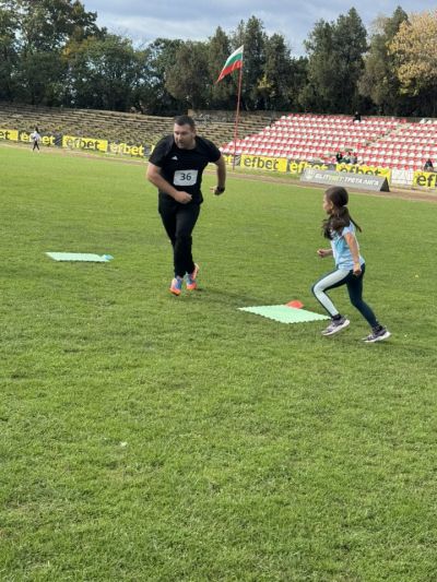 Десетки деца и техните родители участваха в състезанието “Мама, татко и аз 11“ в Казанлък