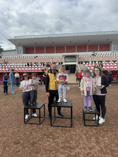 Десетки деца и техните родители участваха в състезанието “Мама, татко и аз 11“ в Казанлък