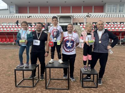 Десетки деца и техните родители участваха в състезанието “Мама, татко и аз 11“ в Казанлък