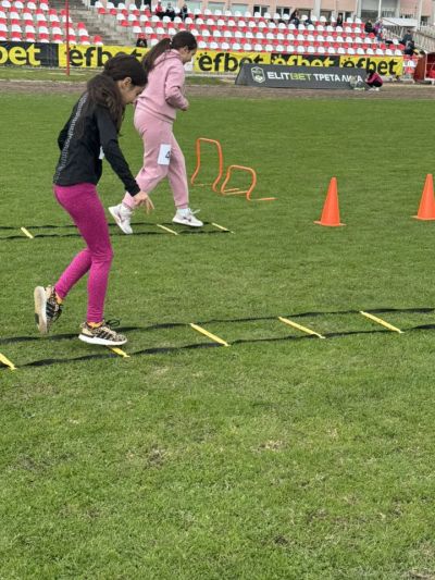 Десетки деца и техните родители участваха в състезанието “Мама, татко и аз 11“ в Казанлък