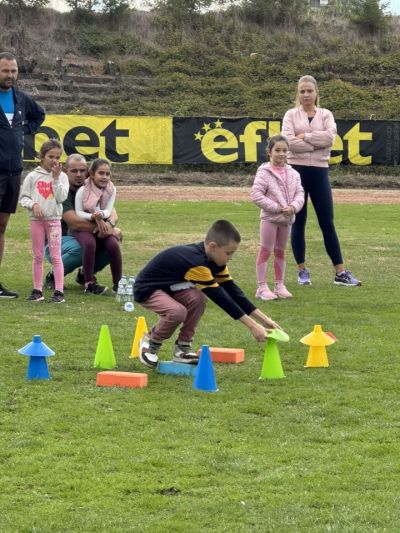 Десетки деца и техните родители участваха в състезанието “Мама, татко и аз 11“ в Казанлък