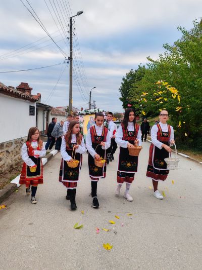 Село Енина отбеляза храмовия си празник на Петковден