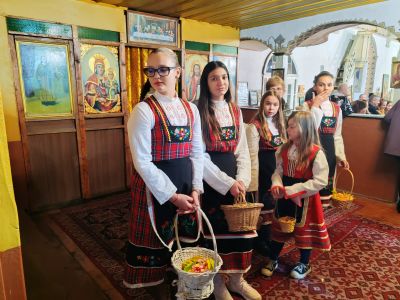 Село Енина отбеляза храмовия си празник на Петковден