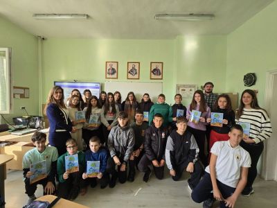 Журналист и музеен уредник гостуваха в ОУ “Св. Паисий Хилендарски“ / Новини от Казанлък