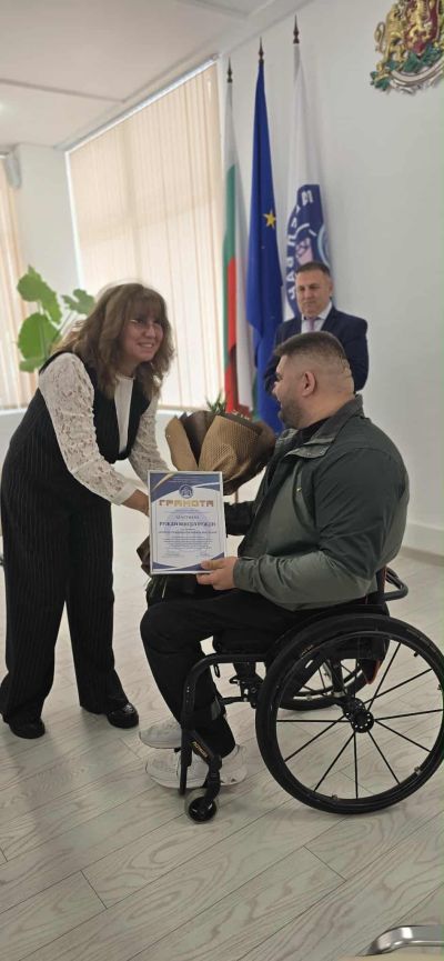 Община Павел баня с двама нови почетни граждани