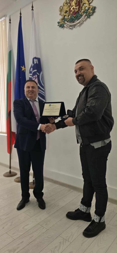 Община Павел баня с двама нови почетни граждани