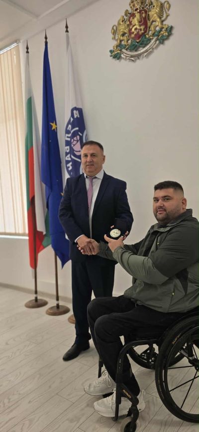 Община Павел баня с двама нови почетни граждани