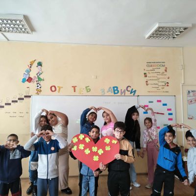 „Жените на Казанлък“ и ОбУ „Св. св. Кирил и Методий“ - Ръжена отбелязаха Деня на благотворителността със съвместна инициатива