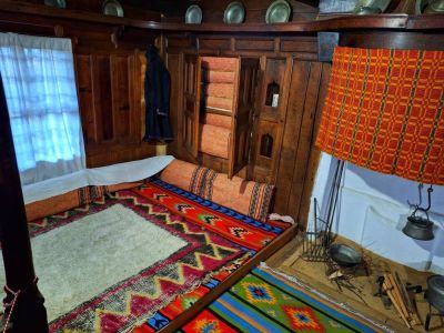 Еднодневен географски практикум в Котел, Жеравна и Сливен проведоха учениците от Хуманитарната гимназия в Казанлък 