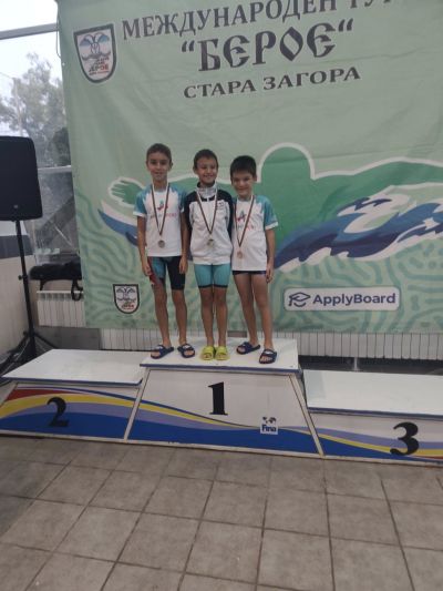 Състезателите на „АнтимСпорт“ с отлично представяне на плувния турнир „Берое“