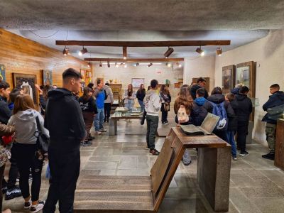 Еднодневен географски практикум в Котел, Жеравна и Сливен проведоха учениците от Хуманитарната гимназия в Казанлък 