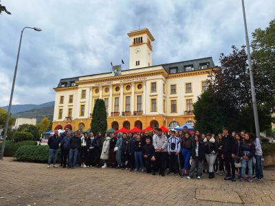 Еднодневен географски практикум в Котел, Жеравна и Сливен проведоха учениците от Хуманитарната гимназия в Казанлък  / Новини от Казанлък